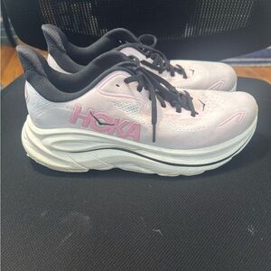 Hoka Clifton 10 Light Pink and White Athletic Shoes size 10.5